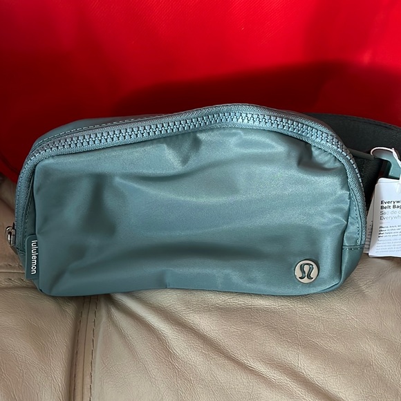 NWT Lululemon Teal belt bag - Picture 5 of 12